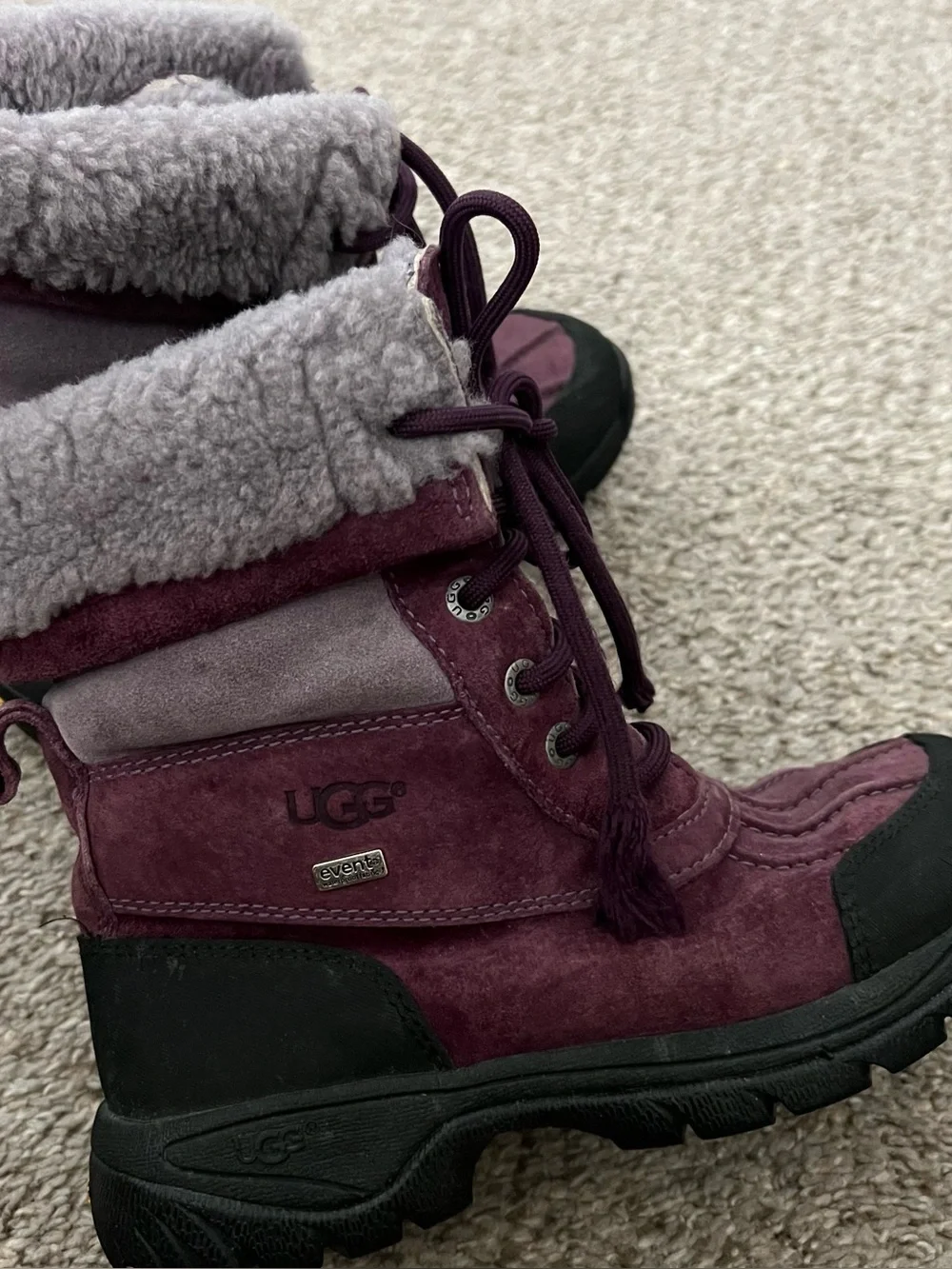UGG Vibram Kids Plum Suede Lace-Up Winter Boots with Shearling Cuff Size 1
